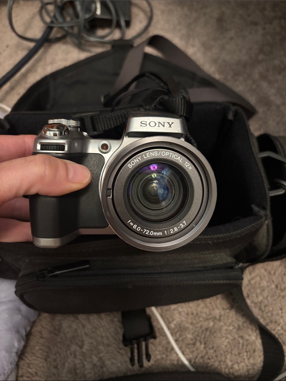 Sony Cyber-shot DSC-H1 Illustration in Black and Gray